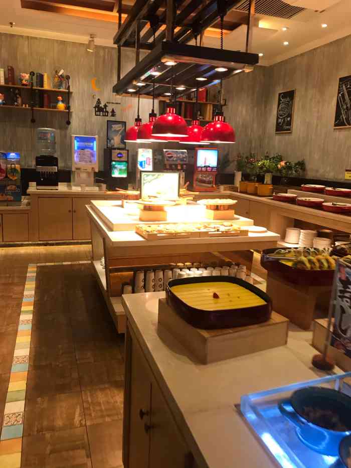 我家牛排自助餐厅(和谐广场店)-"位于和谐广场4楼中午人很多 需要排队