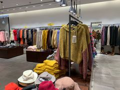 -URBAN REVIVO(高德置地广场·春广场店)