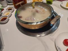 -洪氏嗨捞·广东猪肚鸡·椰子鸡火锅(西咸万象城店)