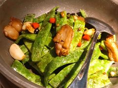 豆角焖肉-青年公社烤鸭(青年路店)