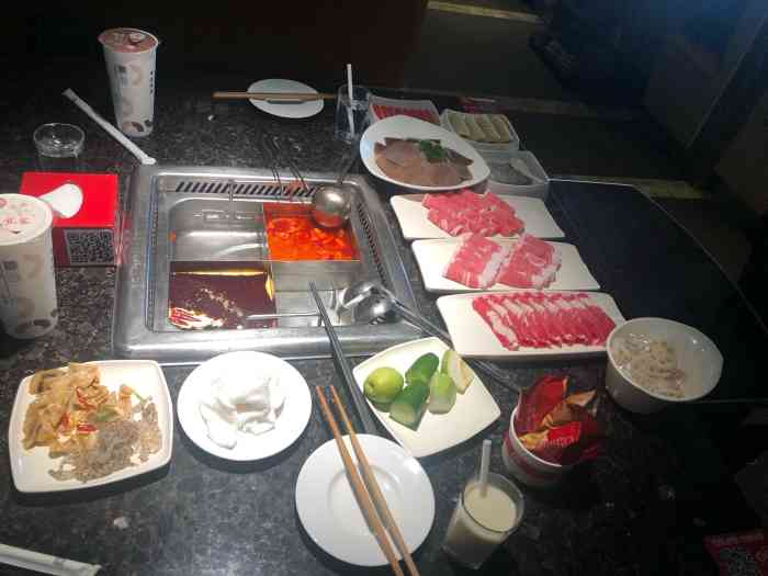 海底捞火锅(盈锋广场店)-"海底捞,在这里吃饭真的服务非常好,记得第.