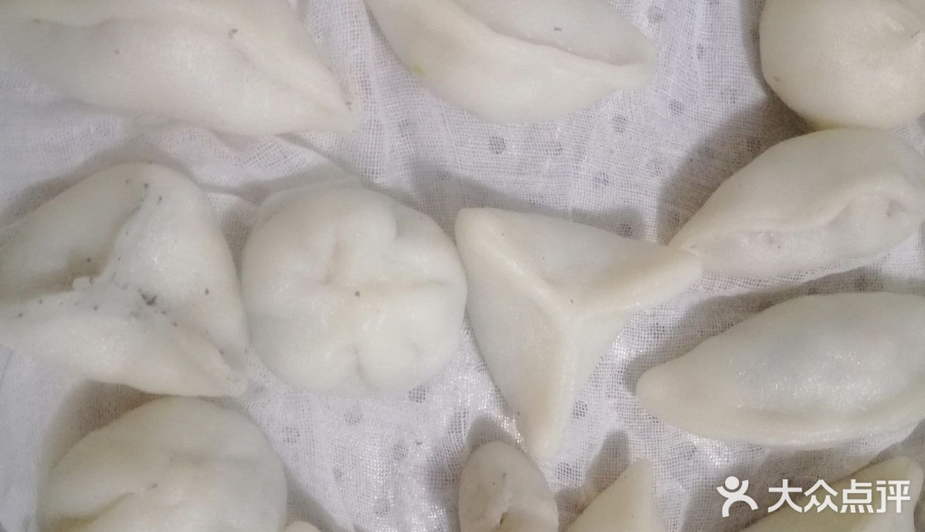 太好了，到菜市场买些菜，做好馅料，将年糕蒸熟