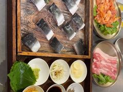 -围炉肉舍•炭烤活鳗•丹东海鲜烤肉(步行街店)