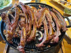 蒙艾里古法烤羊排-蒙艾里民族传统菜蒙餐