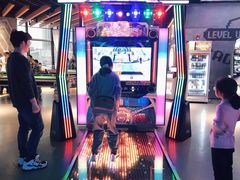 -世代星球·保龄球·镭战真人CS·团建(杨浦店)