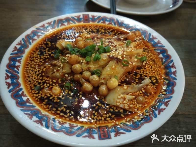 之前跟同事一起去打卡的 我太爱吃又油又辣的食物了