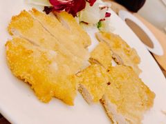 崇明生态猪炸猪排配辣酱油-红房子西菜馆(淮海中路店)