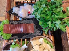 -老牌坊云南鱼豆花火锅(爱建店)