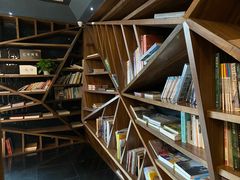 -钟书阁(松江泰晤士小镇店)