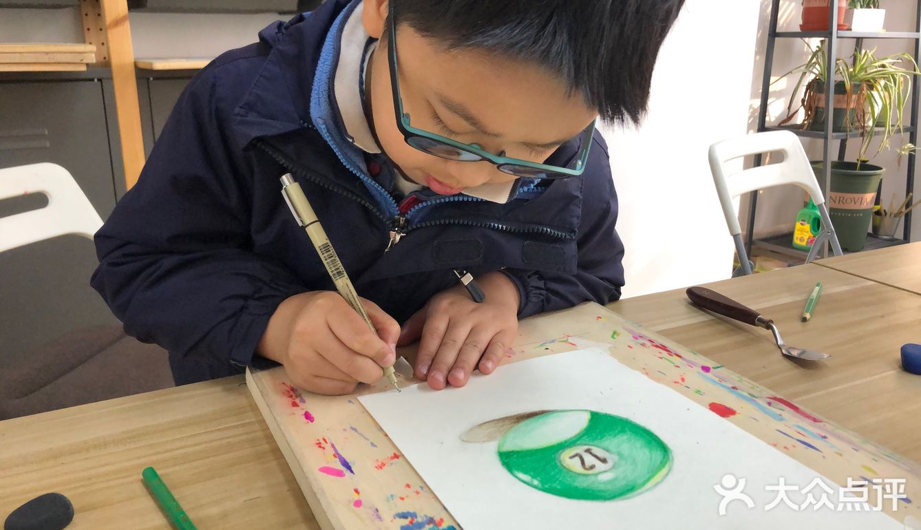 孩子其实一直想学画画每个老师带的学生数量不多