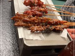 -何妹湿辣牛肉·粤式烧烤砂煲(桂雅路店)