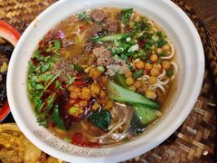 -爆炸头阿姨小四川正宗川味小吃(无任何分店)