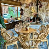 这就是当代年轻人到任何一个地方都要找一个美美的咖啡馆！