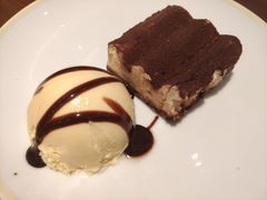 提拉米苏与冰淇淋-萨莉亚意式餐厅(杭州西溪龙湖天街店)