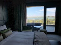 -上海滴水湖皇冠假日酒店