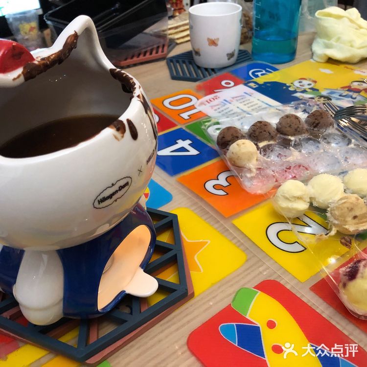 热闹开心 分享冰淇淋火锅  哈根达斯