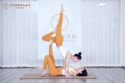-亚太瑜伽普拉提学院