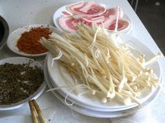 金针菇+猪五花肉-大槐树烤肉馆