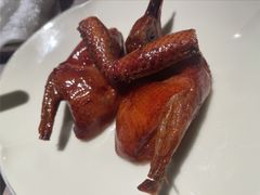 脆皮乳鸽-荣轩(新荣记环球金融中心店)