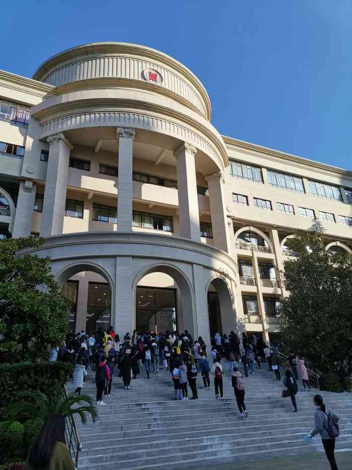 上海市浦东外事服务学校-"现在改名成了上海浦东外事服务学校. 周.