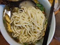 老坛酸菜肉丝面-大乘嘟成都小吃(石门店)