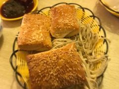 烧饼-洞庭洲·防空洞火锅·烧烤·铜锅涮肉(新百广场店)