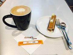 拿铁-Dough&Joe团憩(瑞虹天地月亮湾店)