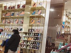 -VENCHI 闻绮(上海佛罗伦萨小镇店)