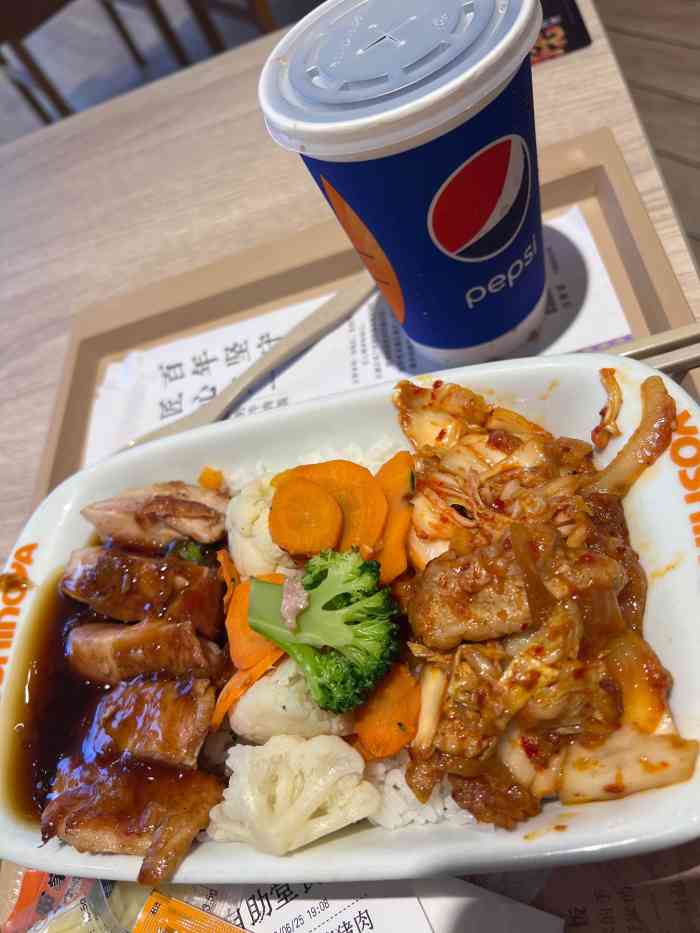 吉野家(磁器口店)-"磁器口店跟十里河那家店就不一样,服务好很.