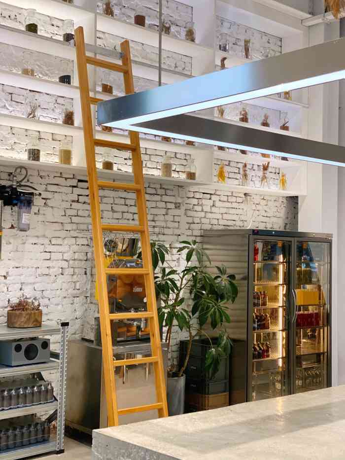 cyber plants-"吃完午餐决定在园区里走走 猛然发现了这家.