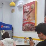 酸菜鱼双拼，味道真的好好。一份才20来块钱。