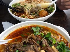特色肥肠面-耙豌豆重庆小面