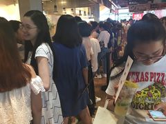 等位区-喜茶(上海正大广场店)