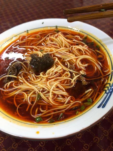 向东街红汤牛肉面个体街路口店