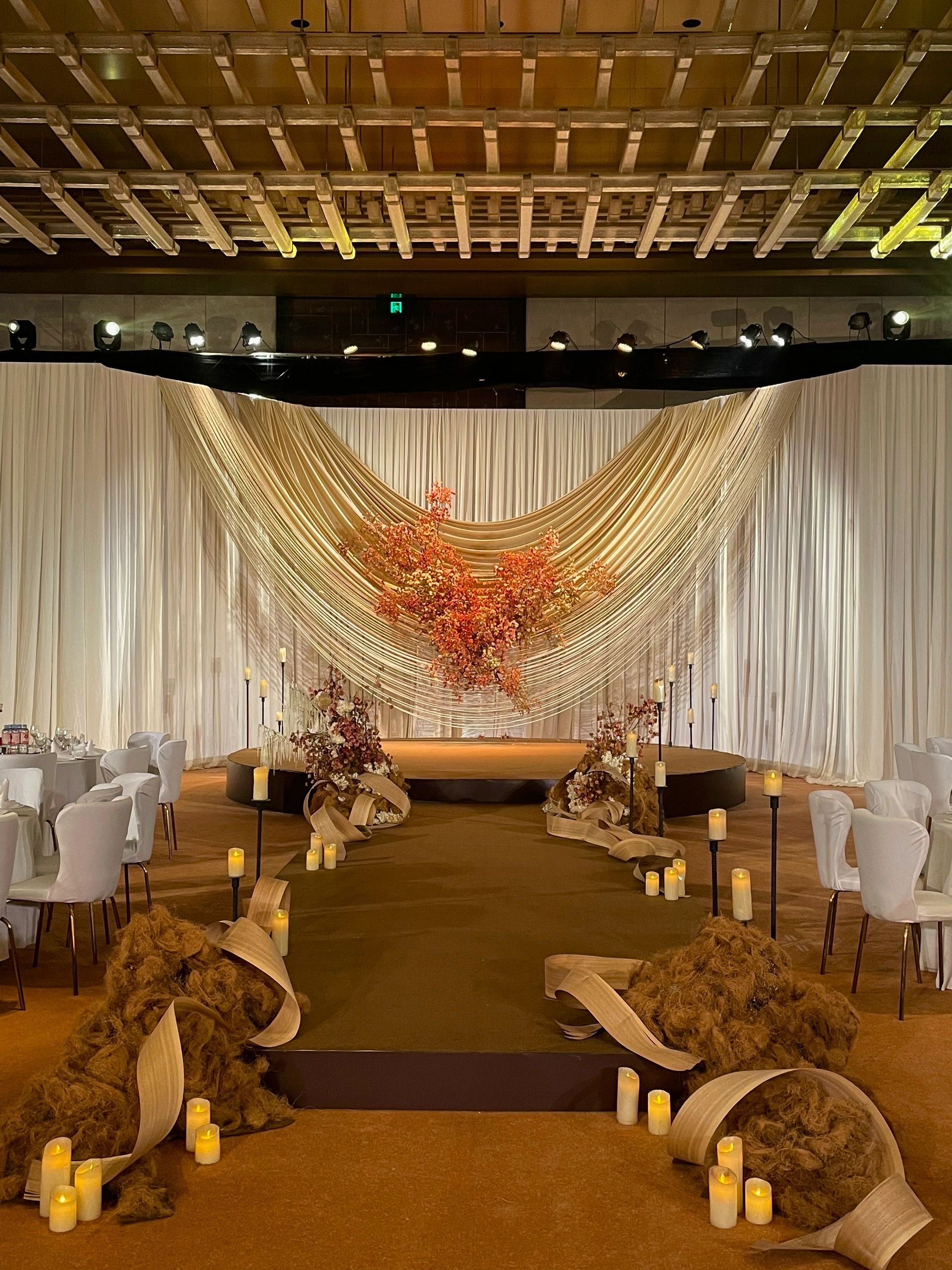 武汉高级感咖色系室内婚礼