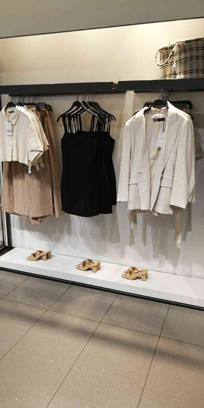 zara(南京东路店)-"那天偶然在官网上看到了一个狗狗头像的包包.