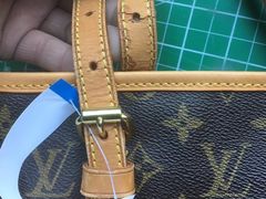 -爱革·洗衣改衣·洗鞋修鞋·洗包修包·奢侈品护理(宝地广场店)