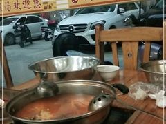 -苗伯妈酸汤火锅