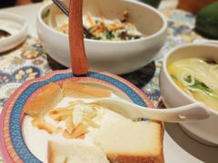 -云海肴·汽锅鸡·云南菜(天山百盛优客店)