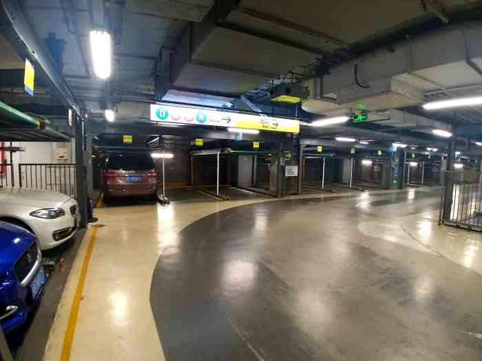 环球金融中心停车场