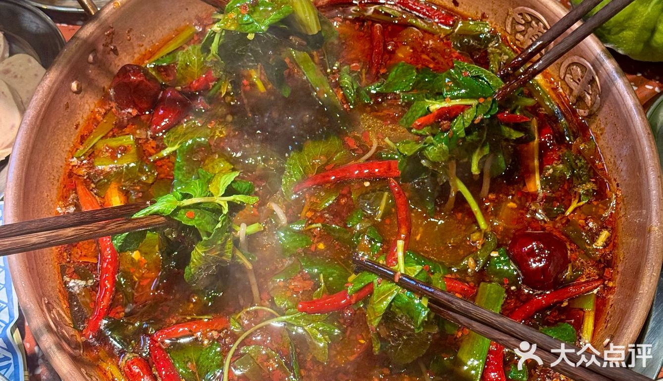 密子君没有骗我！云南酸菜牛肉火锅吼吼吃[流泪]