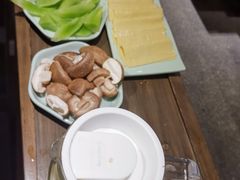 -红九格老火锅(三峡广场店)