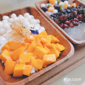 和朋友在附近吃了顿午餐后发现了这家宝藏店铺 