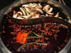 鲜菌鸳鸯锅-纸盐河码头火锅(十八梯店)