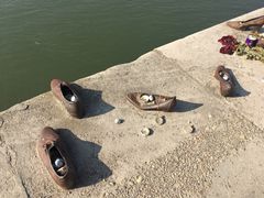 -多瑙河畔鞋履雕塑