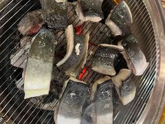 -围炉肉舍•炭烤活鳗•丹东海鲜烤肉(步行街店)