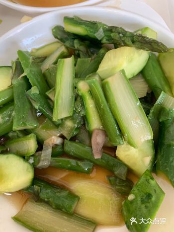 晒一下最近的食堂饭菜！嘻嘻真好吃，我喜欢绿色食品