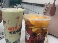 牛油果草莓卡士冰-九里香奶茶果汁(碧湖店)