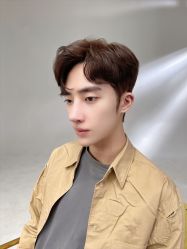 -一家只做男发烫染的店