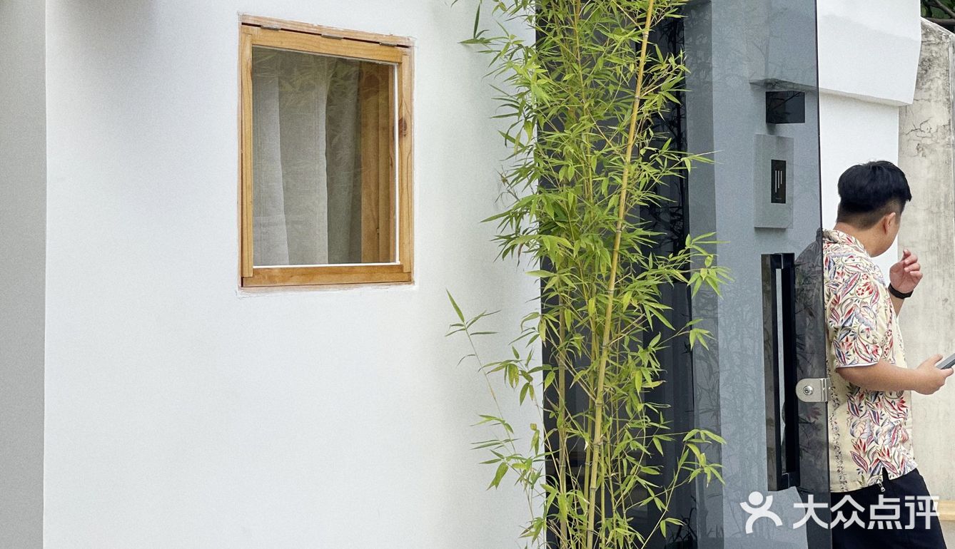 简约白墙风咖啡店🍂